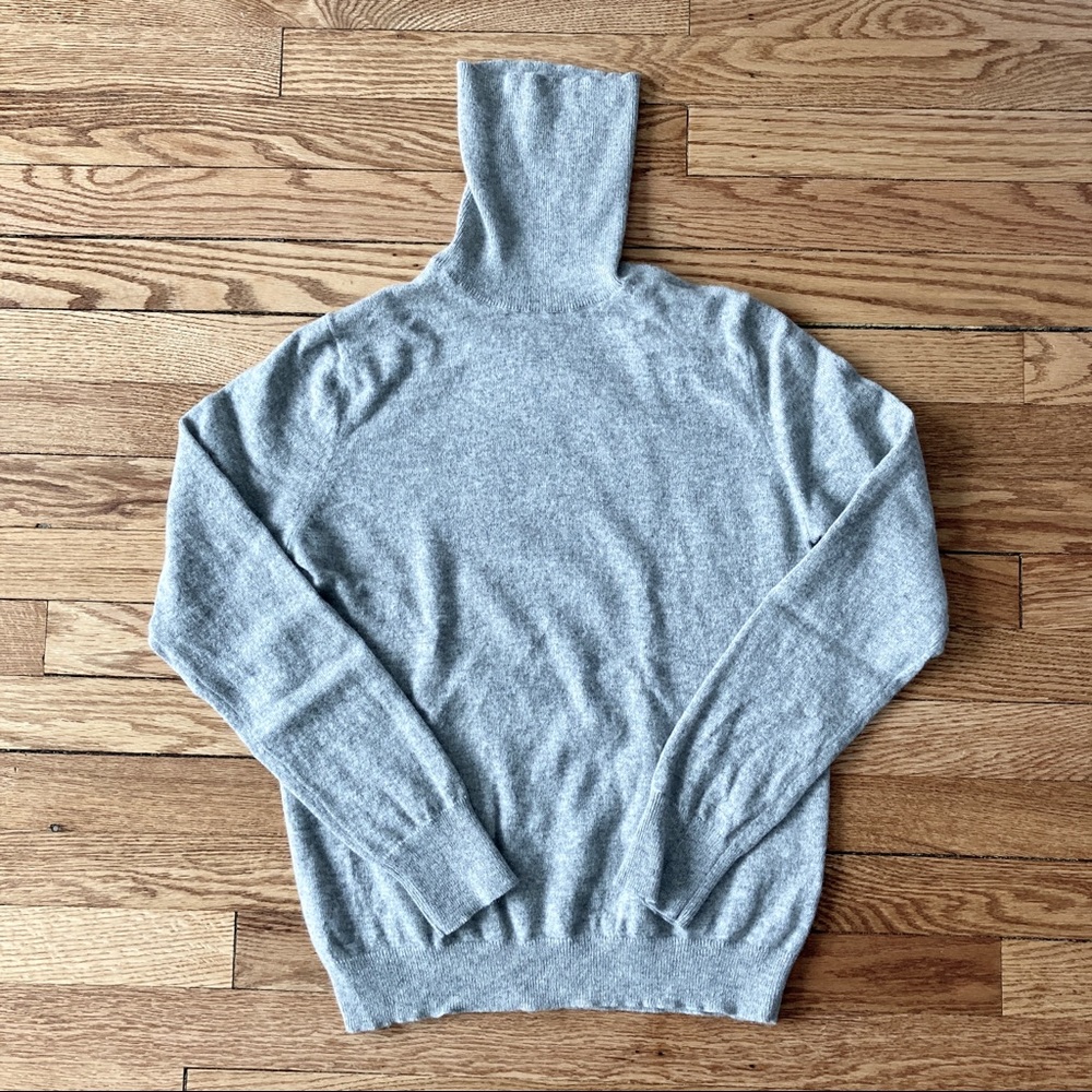 Uniqlo heather gray cashmere turtleneck